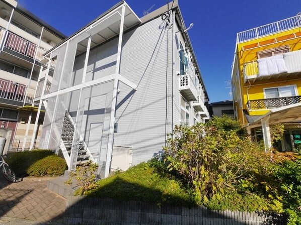 レオパレスTRIP TO THE MOONの物件外観写真